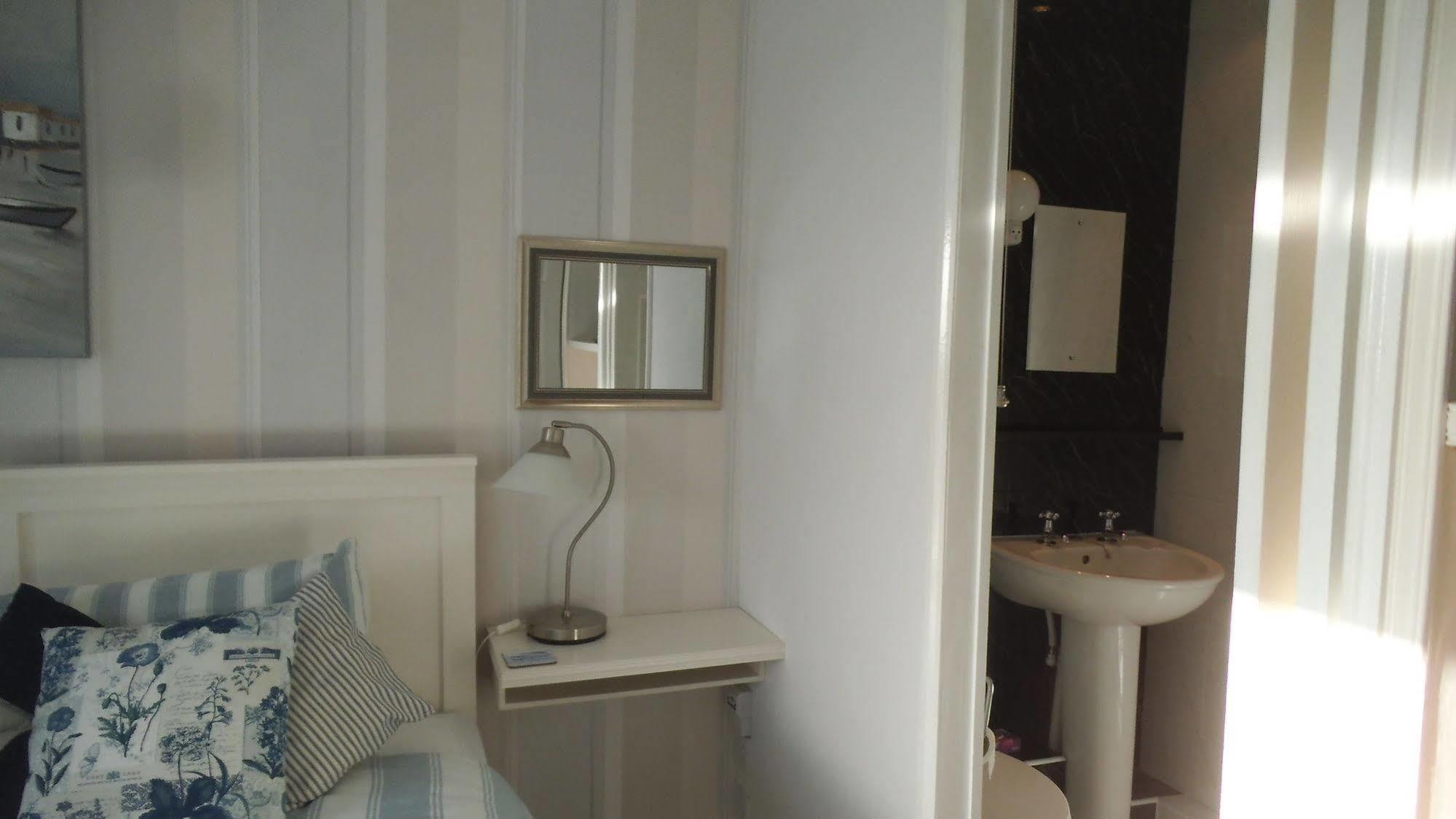 Chyheira Bed and Breakfast Ruan Minor Buitenkant foto